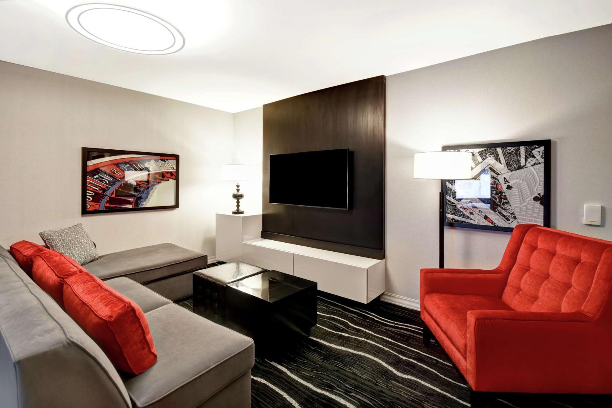 Doubletree By Hilton Deadwood At Cadillac Jack'S Exterior photo